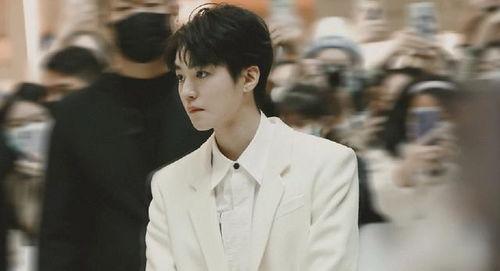 王俊凯恋情爆料最新,甜蜜互动引粉丝热议